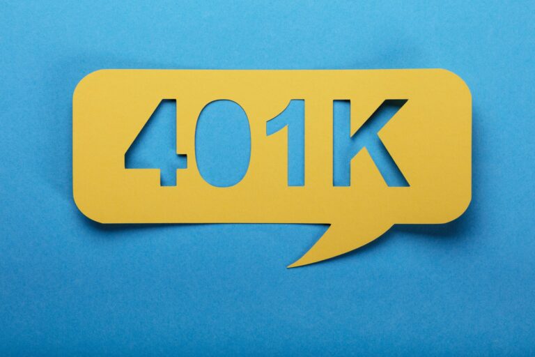 Yellow Speech Bubble With Text Of 401k Over Blue Background